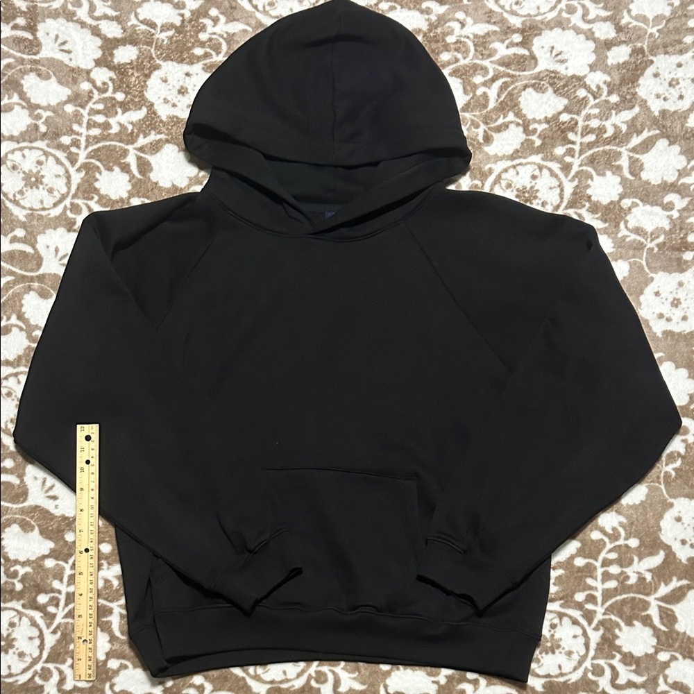 GAP Men's Black Crewneck Sweater